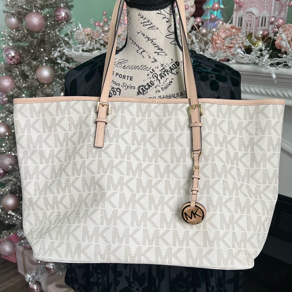Michael Kors Logo Tote - Picture 9 of 15
